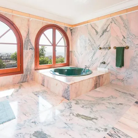 Castle Semesterbostad